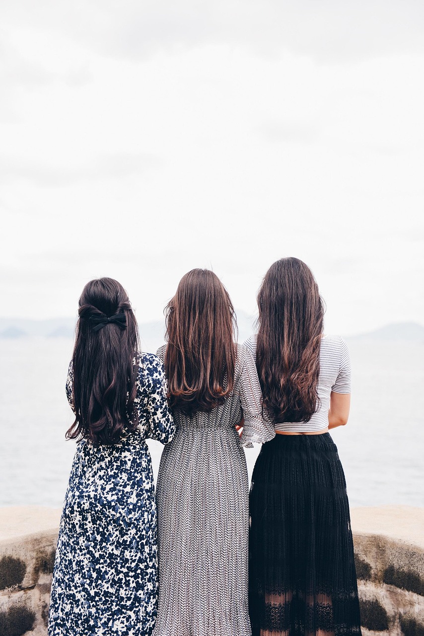 women-1838768_1280